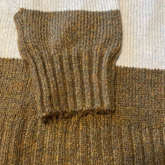 Old Navy Women’s Cozy Crewneck Sweater - Picture 4 of 6